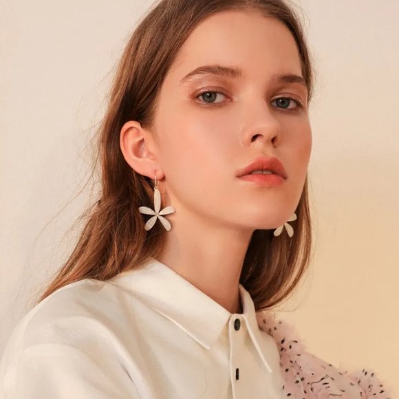 chichigems Jewelry - Coquette Ivory Acrylic & CZ Diamond Floral Flower Shimmer Dangle Earrings NEW